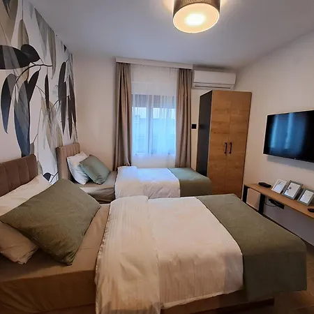 Hill Lux 1, Free Secure Private Yard Parking 2 Place, Designer & Wi-fi & Smart Tvx3 & 2 Bedroom & & * Ni