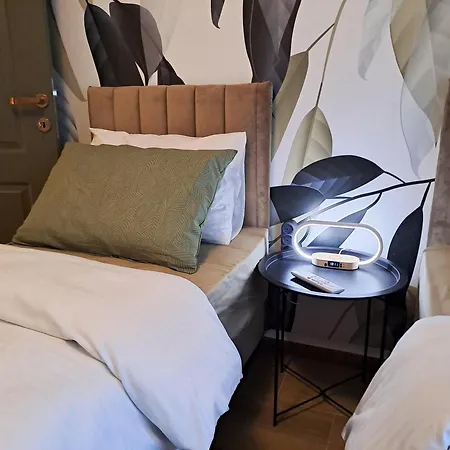 Apartment Hill Lux 1, Free Secure Private Yard Parking 2 Place, Designer & Wi-fi & Smart Tvx3 & 2 Bedroom & &