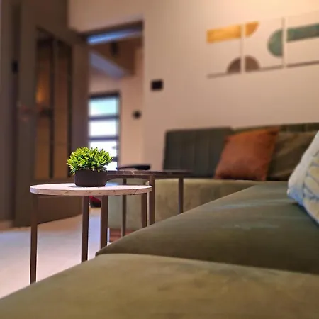 Apartman Hill Lux 1, Free Secure Private Yard Parking 2 Place, Designer & Wi-fi & Smart Tvx3 & 2 Bedroom & & Ni