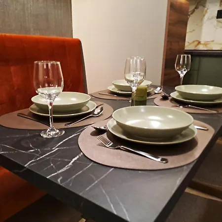 Apartman Hill Lux 1, Free Secure Private Yard Parking 2 Place, Designer & Wi-fi & Smart Tvx3 & 2 Bedroom & & Ni